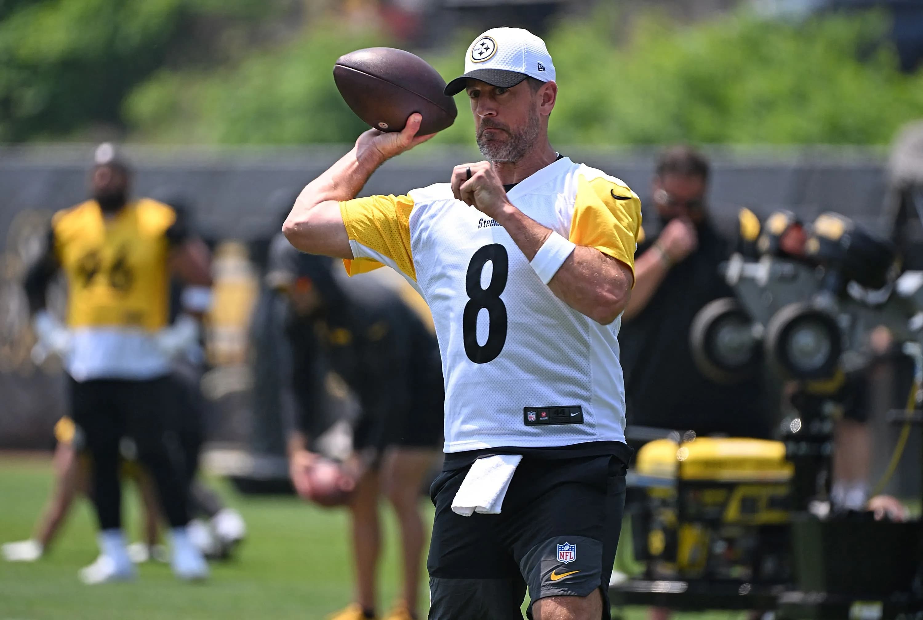 Aaron Rodgers is officially a Pittsburgh Steelers